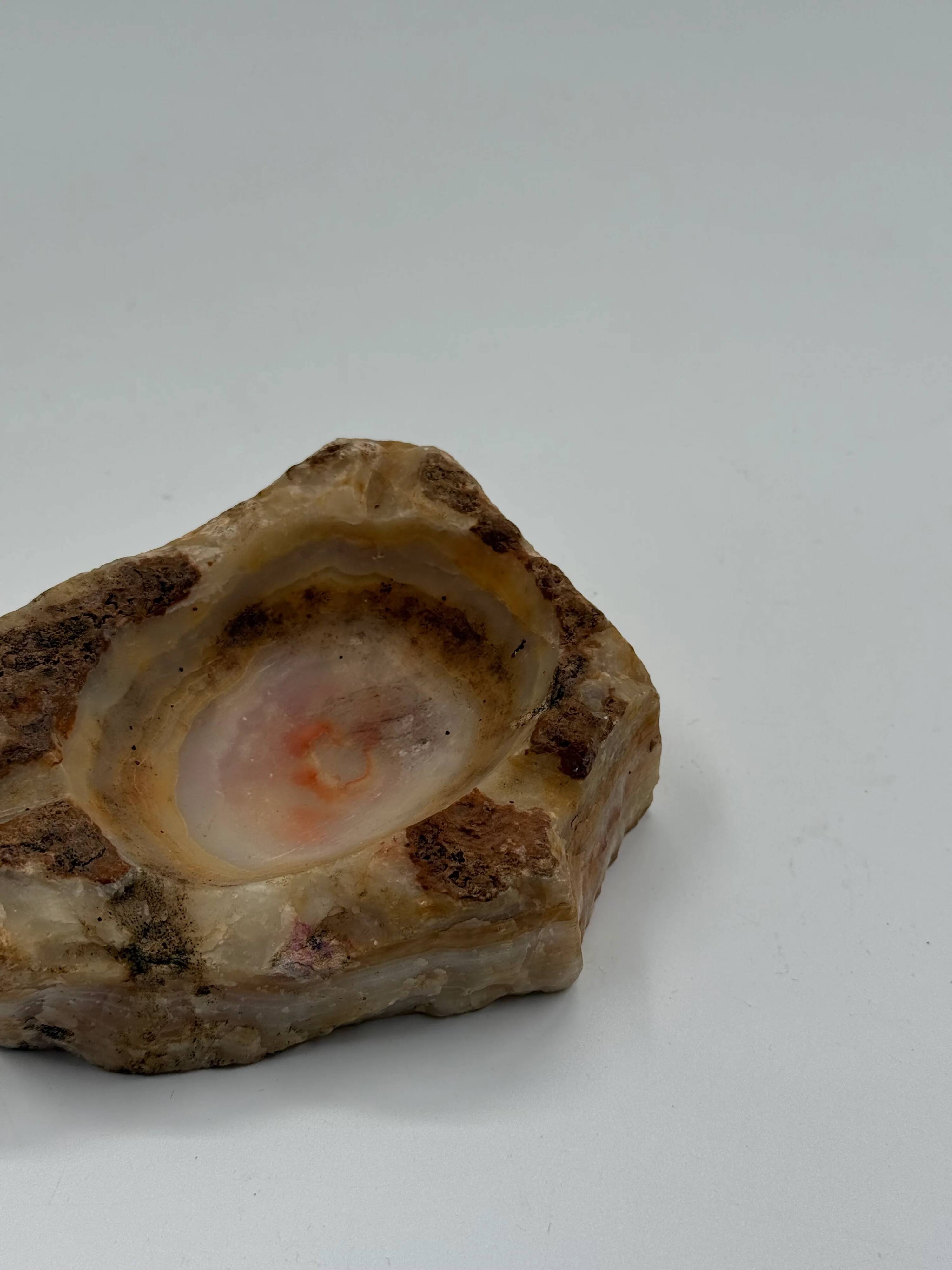 Vintage ashtray in natural onyx