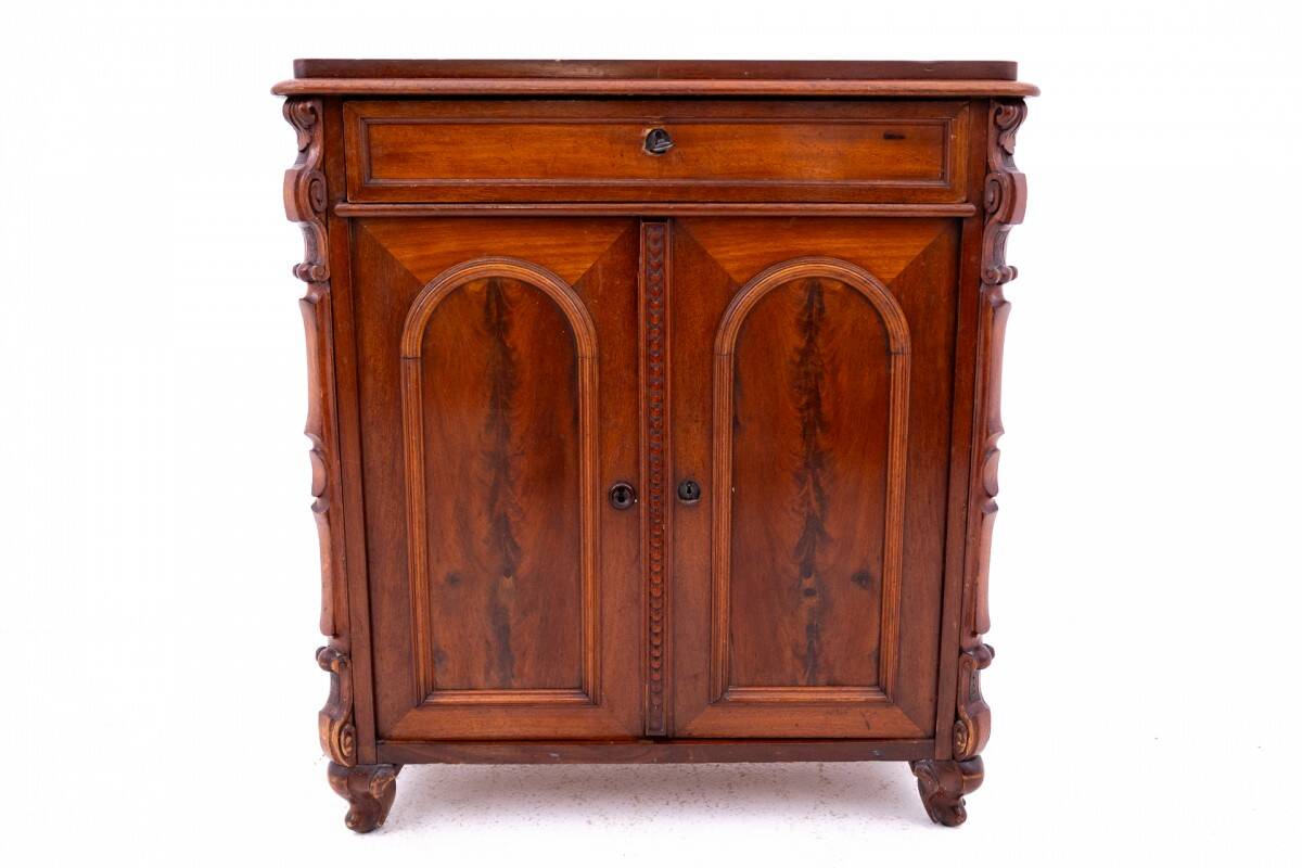 Commode, Europe du Nord, vers 1890.