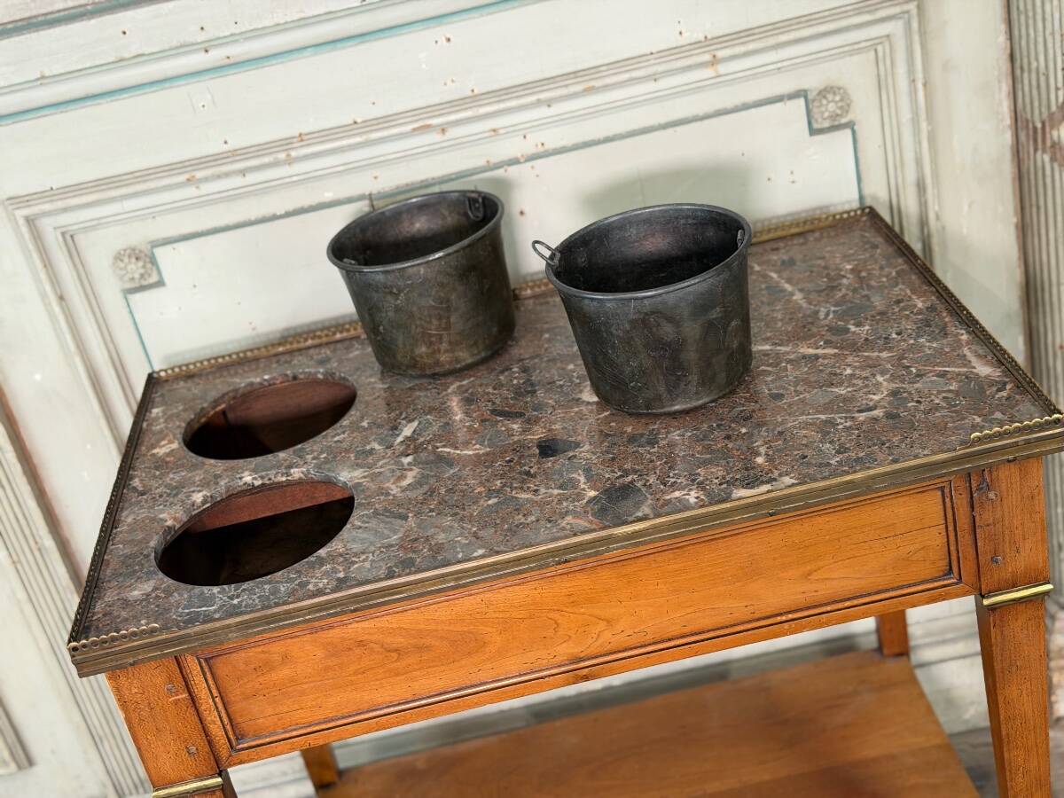 Louis XVI refreshment table in mahogany, brass and marble, 18th century.