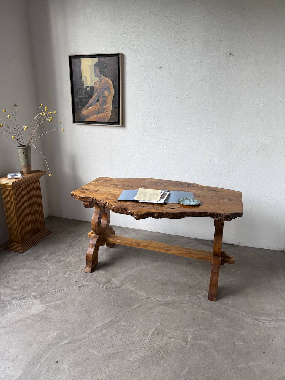 Table artisanale en orme massif, art populaire