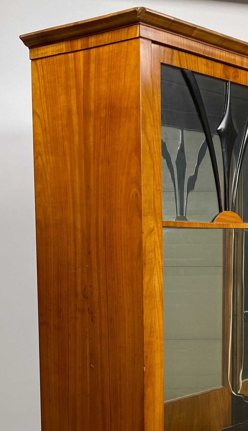 Biedermeier window in cherry veneer, Circa 1820 Austria