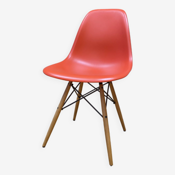 Vitra Eames Chair Red