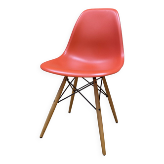 Vitra Eames Chair Red