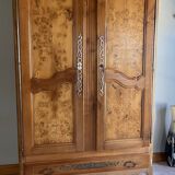 Armoire en loupe d’orme Louis XV, XVIIIème siècle