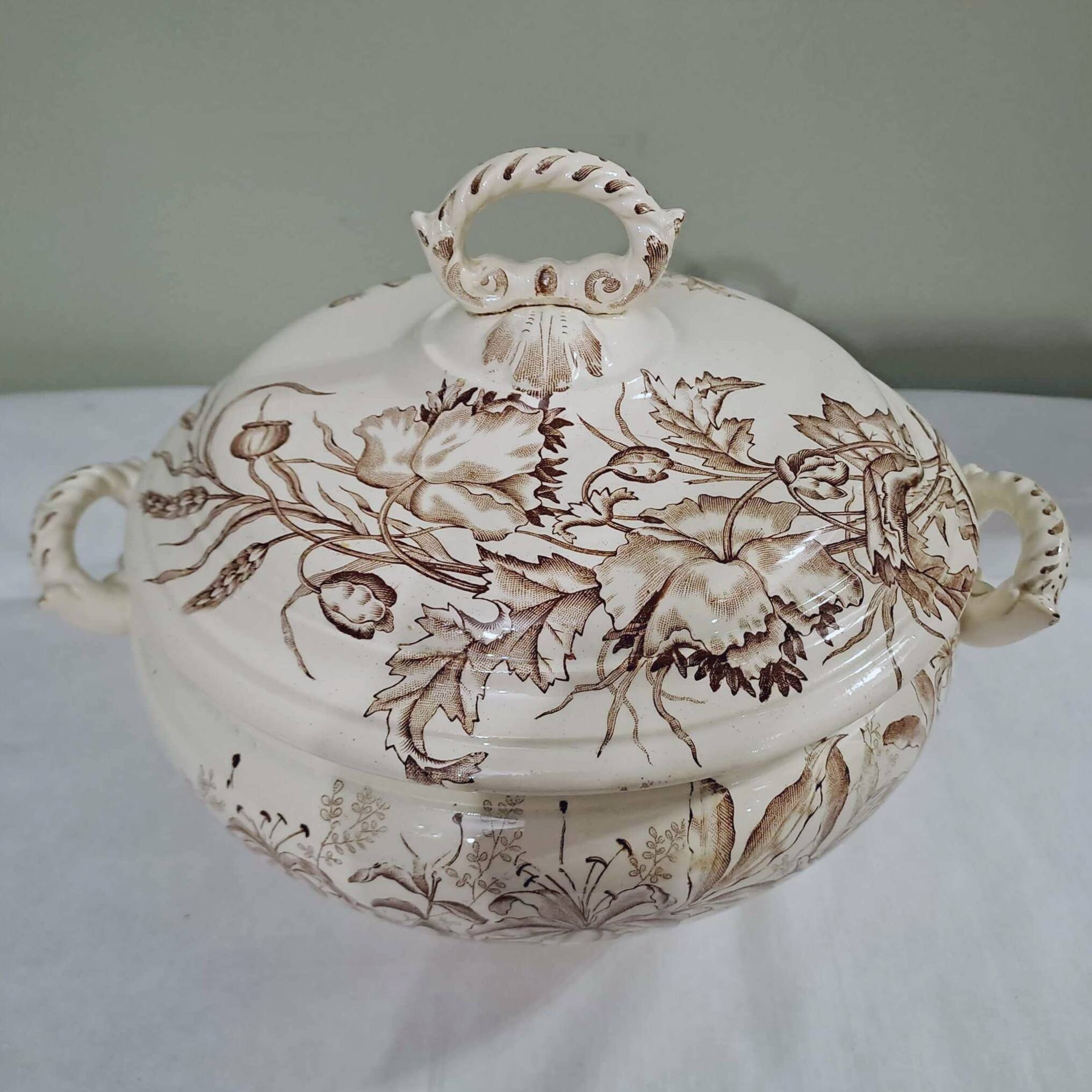 Iron earth soup tureen