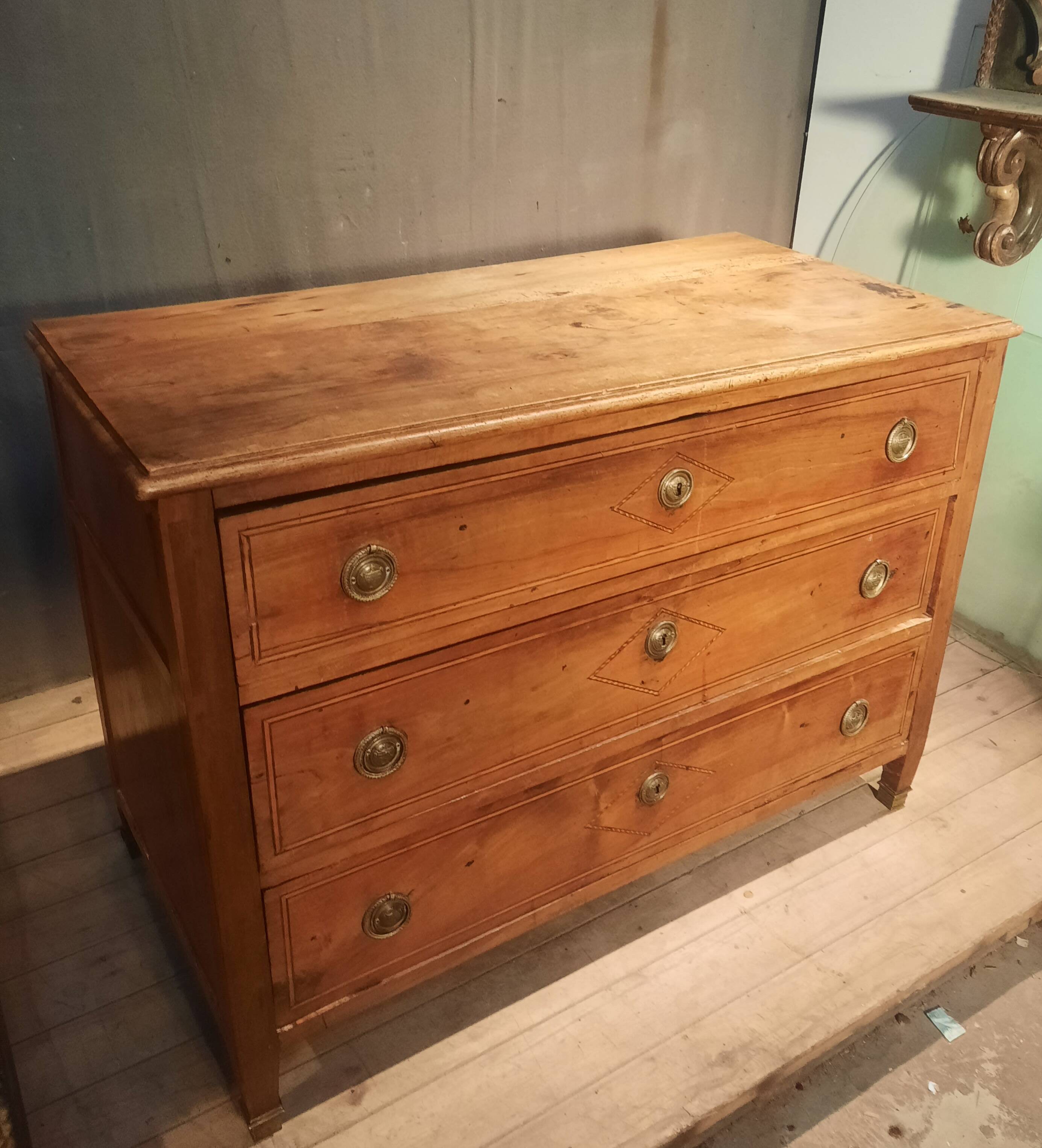 Comode d epoque Louis XVI  à trois tirroirs