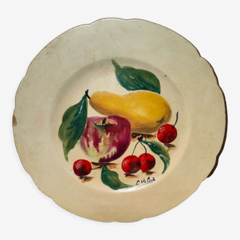 Assiette faïence en émaux de Longwy signée Léa Valenti représentant des Fruits