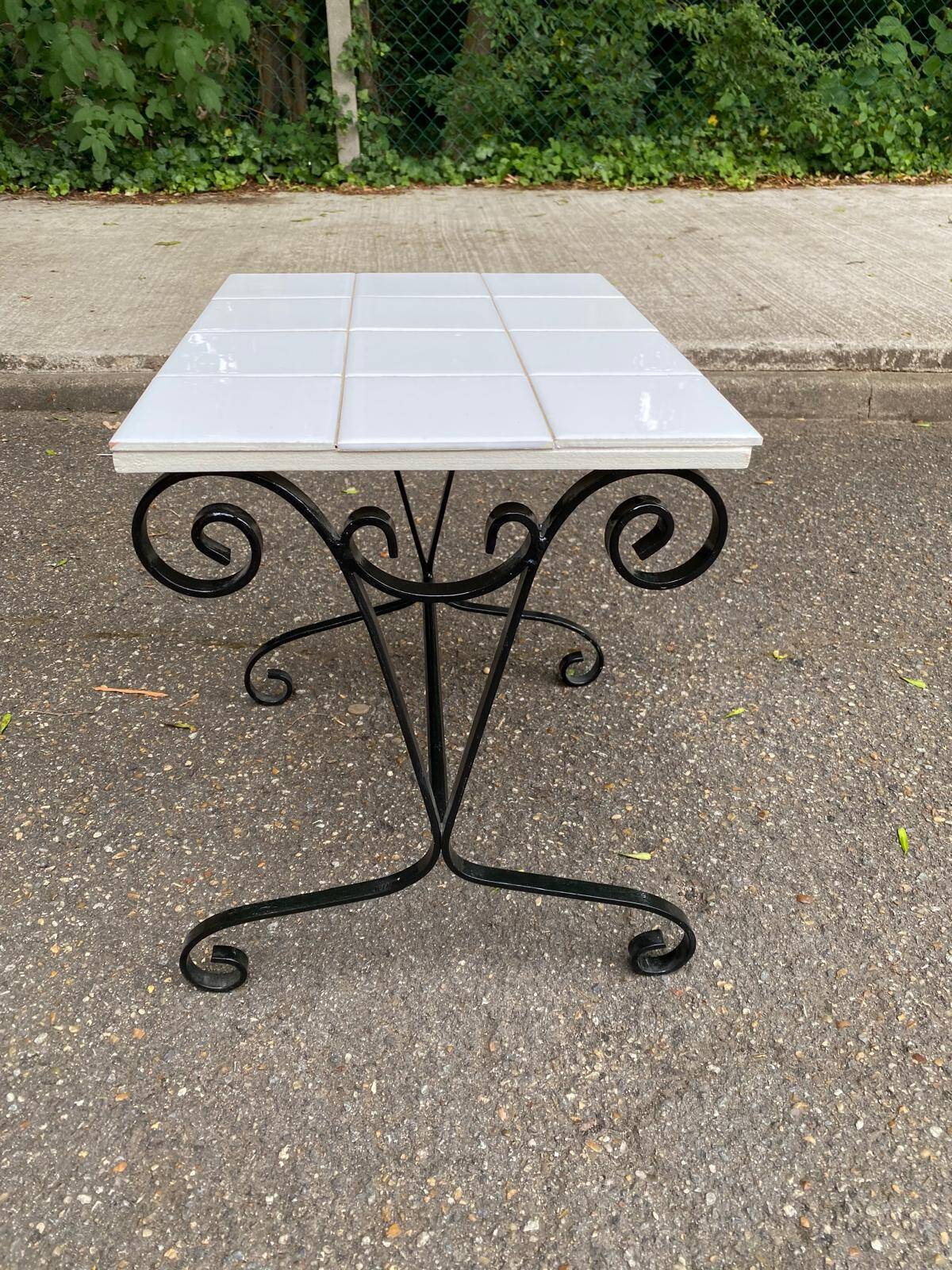Table basse table d'appoint vintage en fer forgé noir et céramique blanche