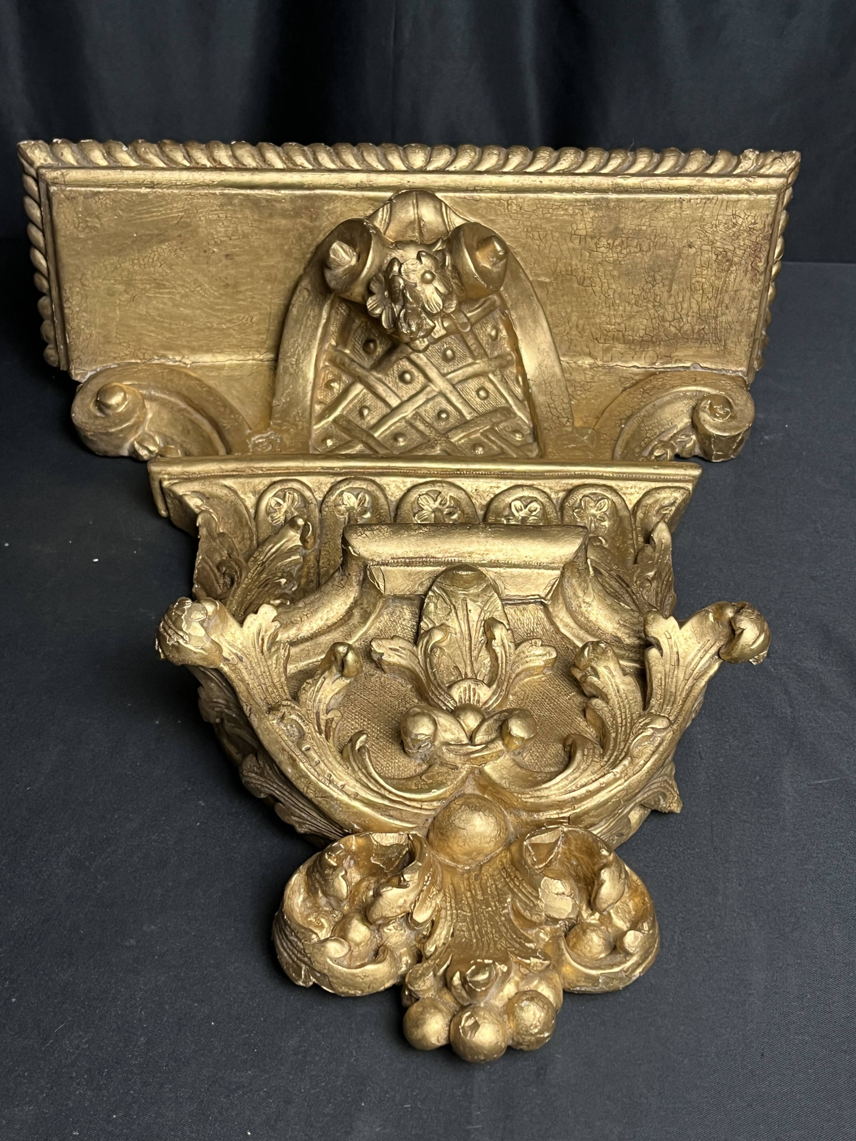 Church wall console shelf in carved gilded wood, 19th century.