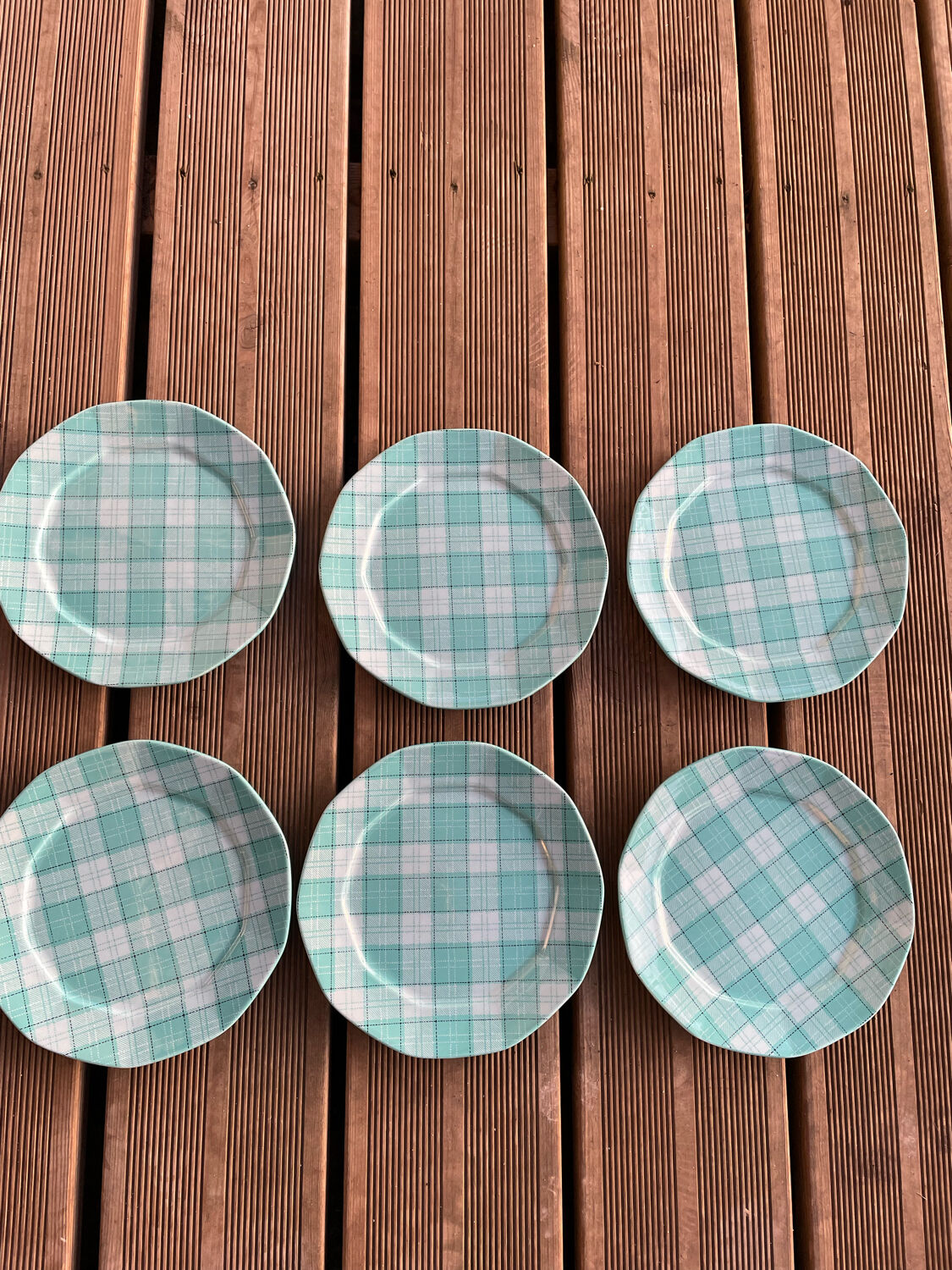 Saline dessert plates