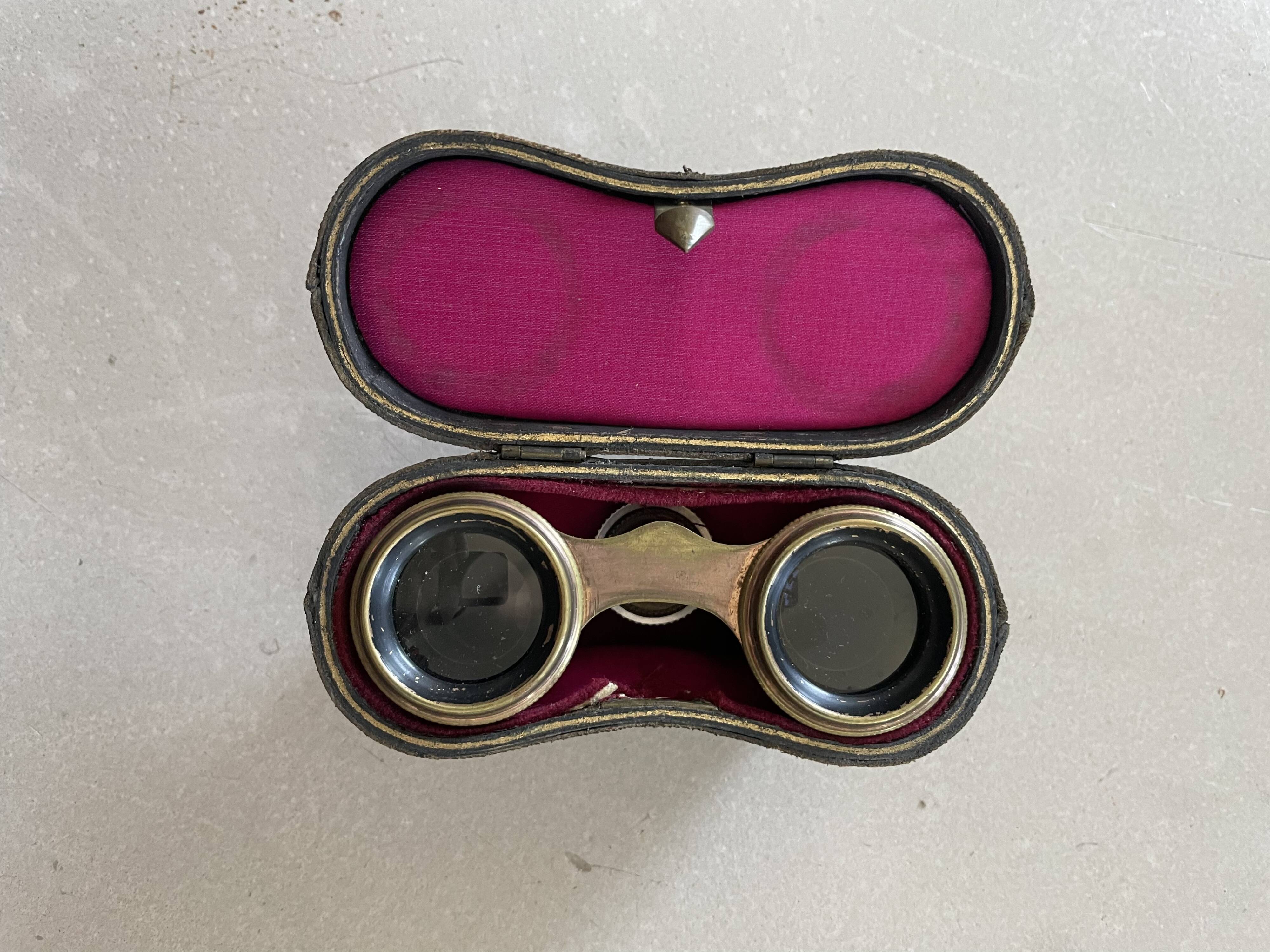 Mother-of-pearl opera binoculars
