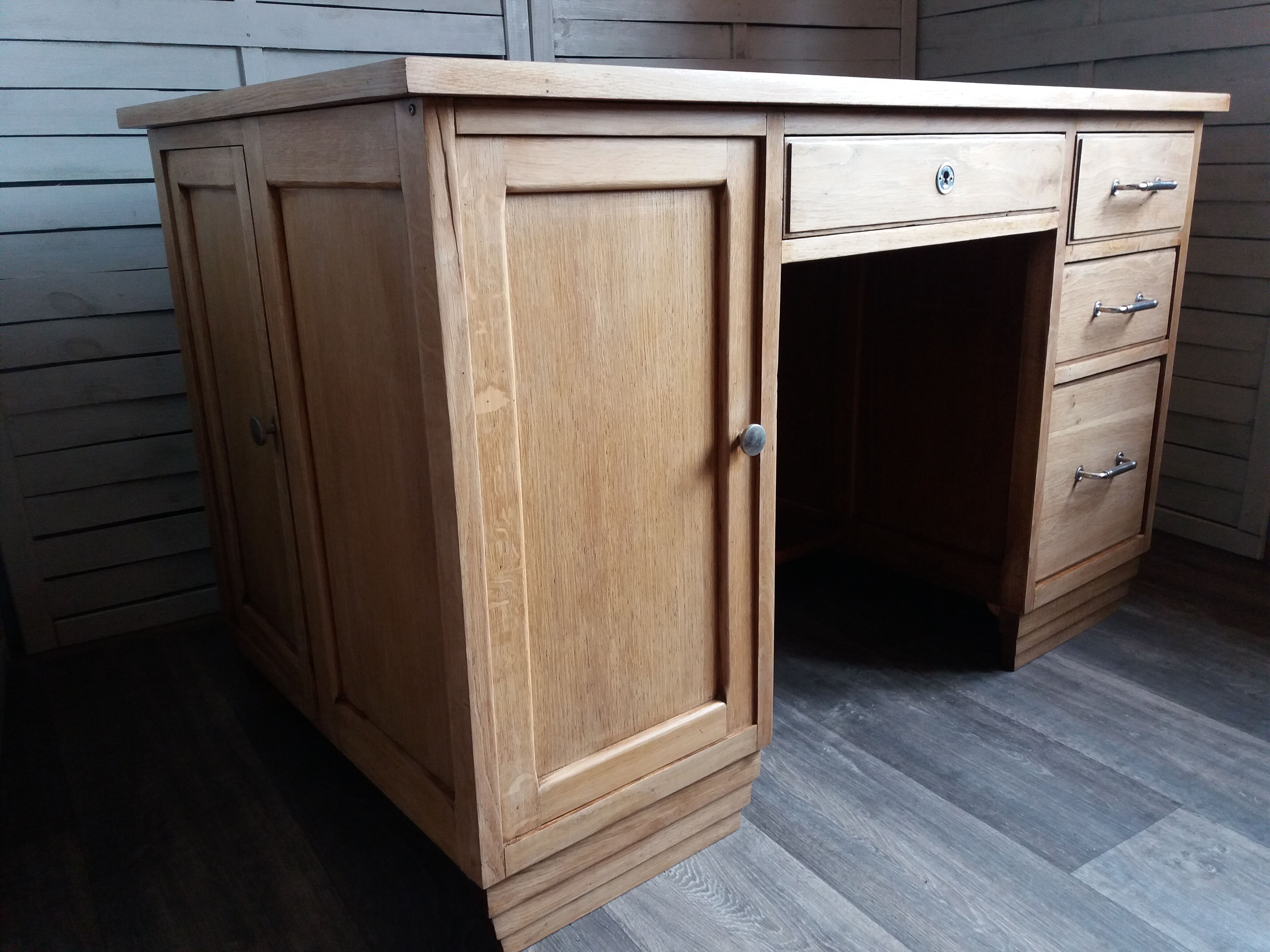 Bureau de métier des années 50