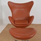 Fauteuil Egg et son repose pied d’Arne  Jacobsen  Edité par Fritz Hansen.