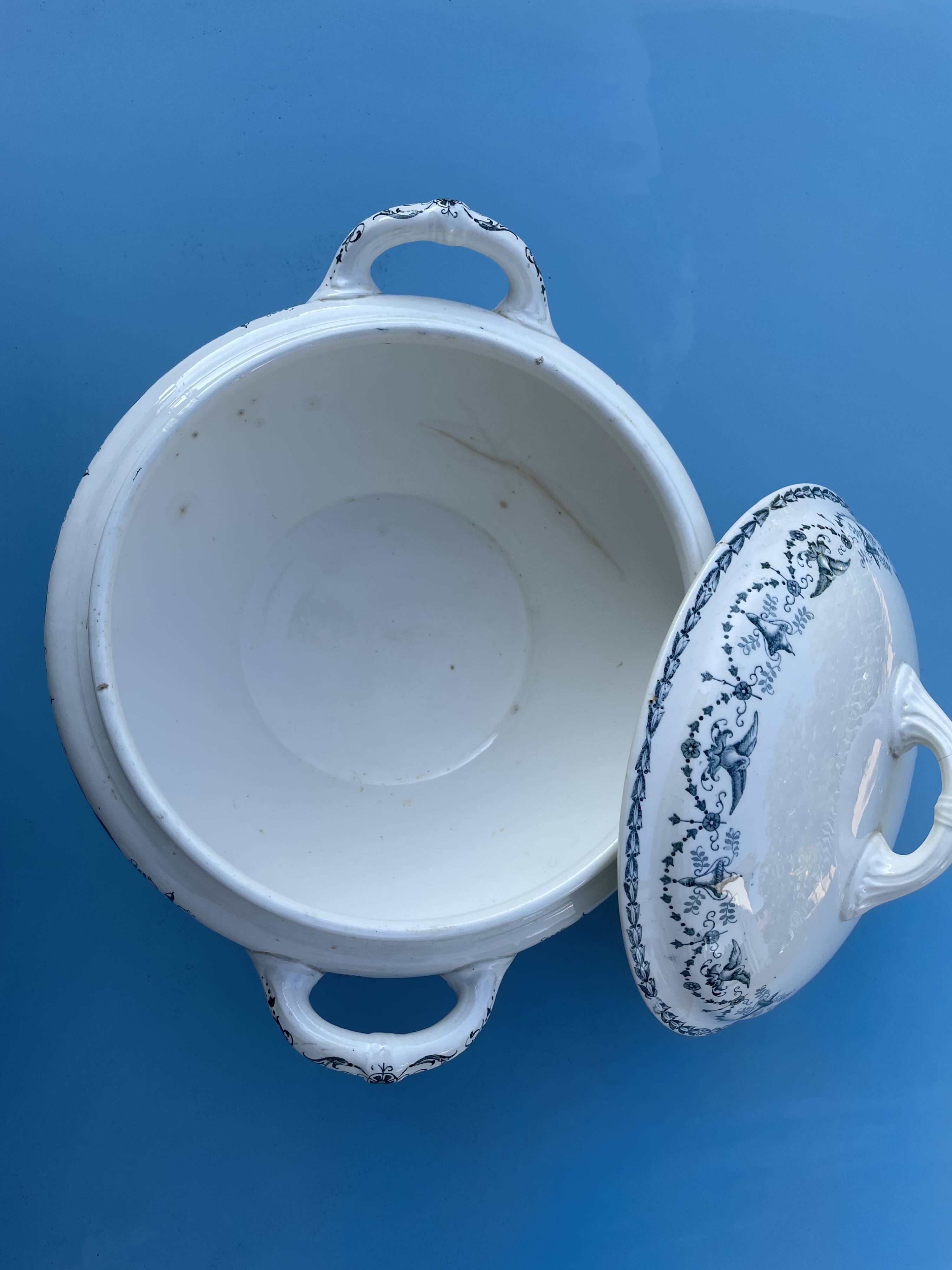 Soupière ronde modèle Primerose oiseaux demi porcelaine Badonviller
