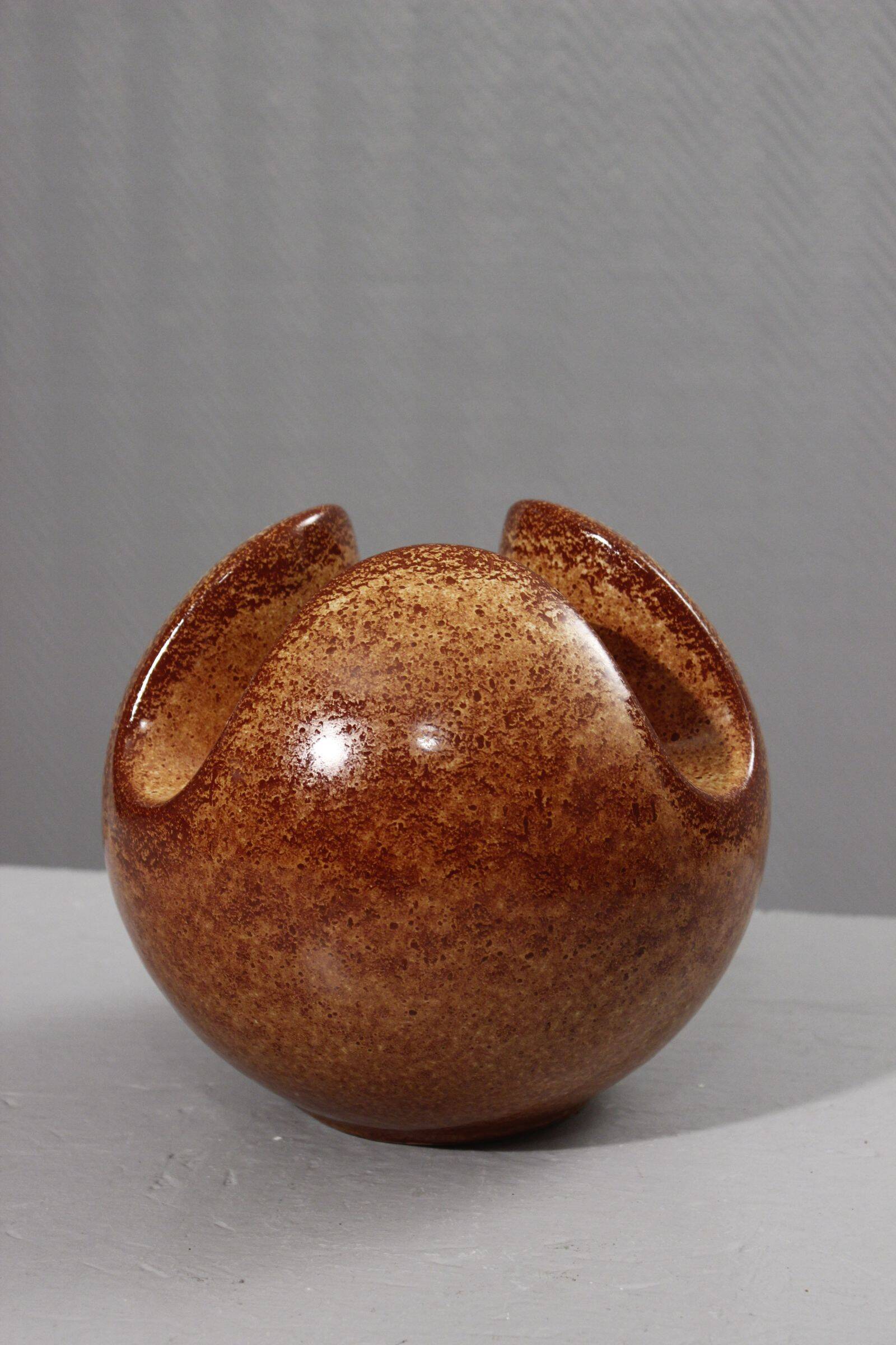 Roberto Rigon & Bertoncello Ceramiche trilobed sphere vase Italy 1970