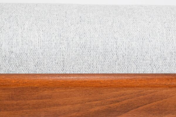 Fauteuil original restauré, tissu gris clair, années 1960, usine de meubles Swarzedzka