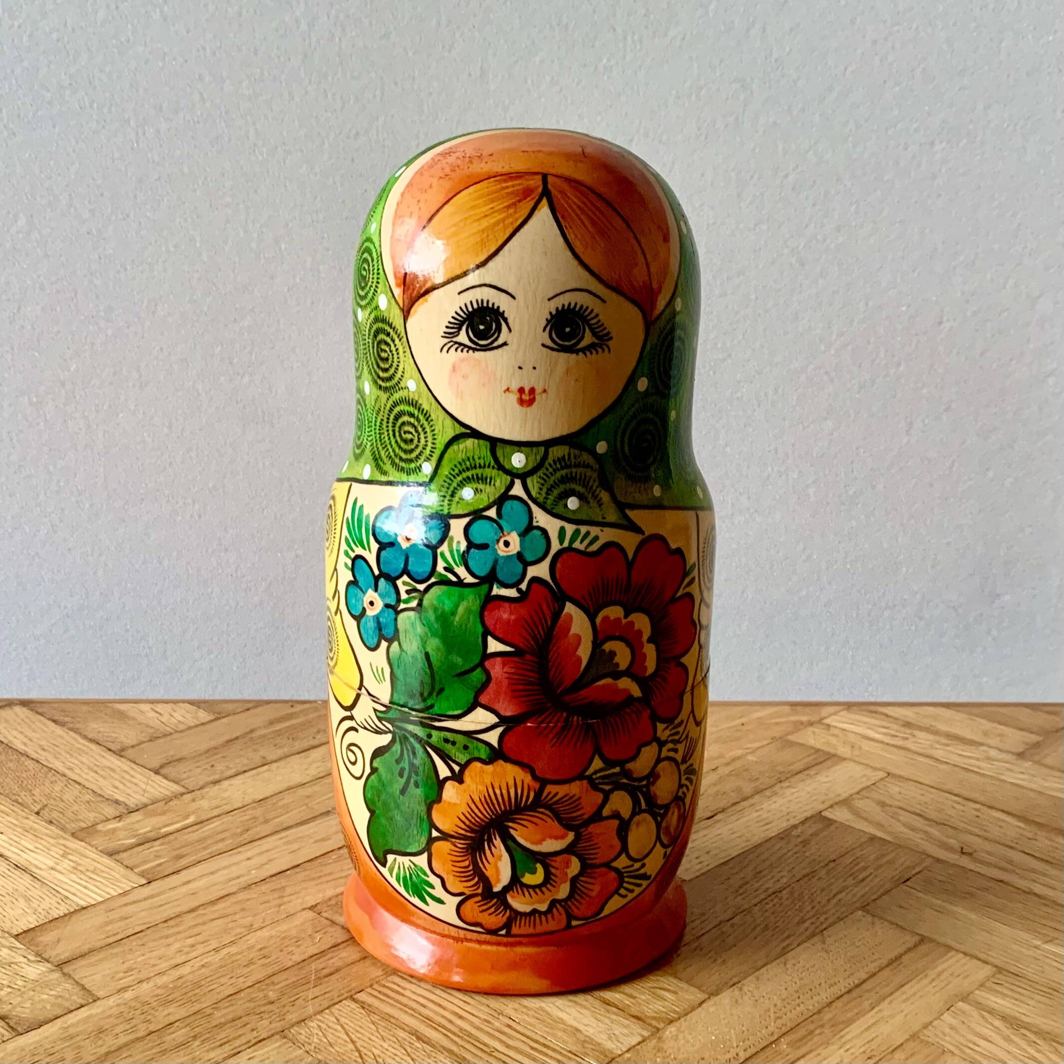 Matryoshka - Series of 9 vintage Russian dolls