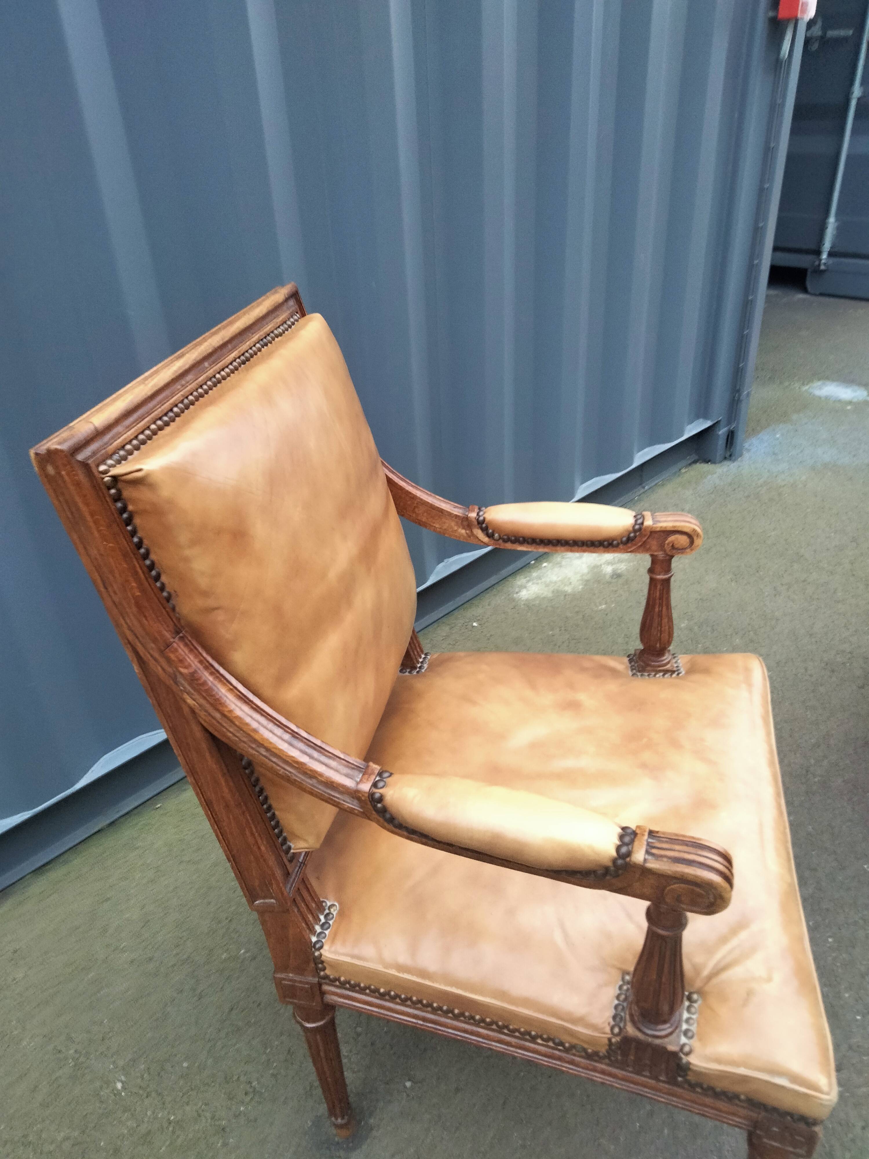 Paire de fauteuils anciens style Louis XVl