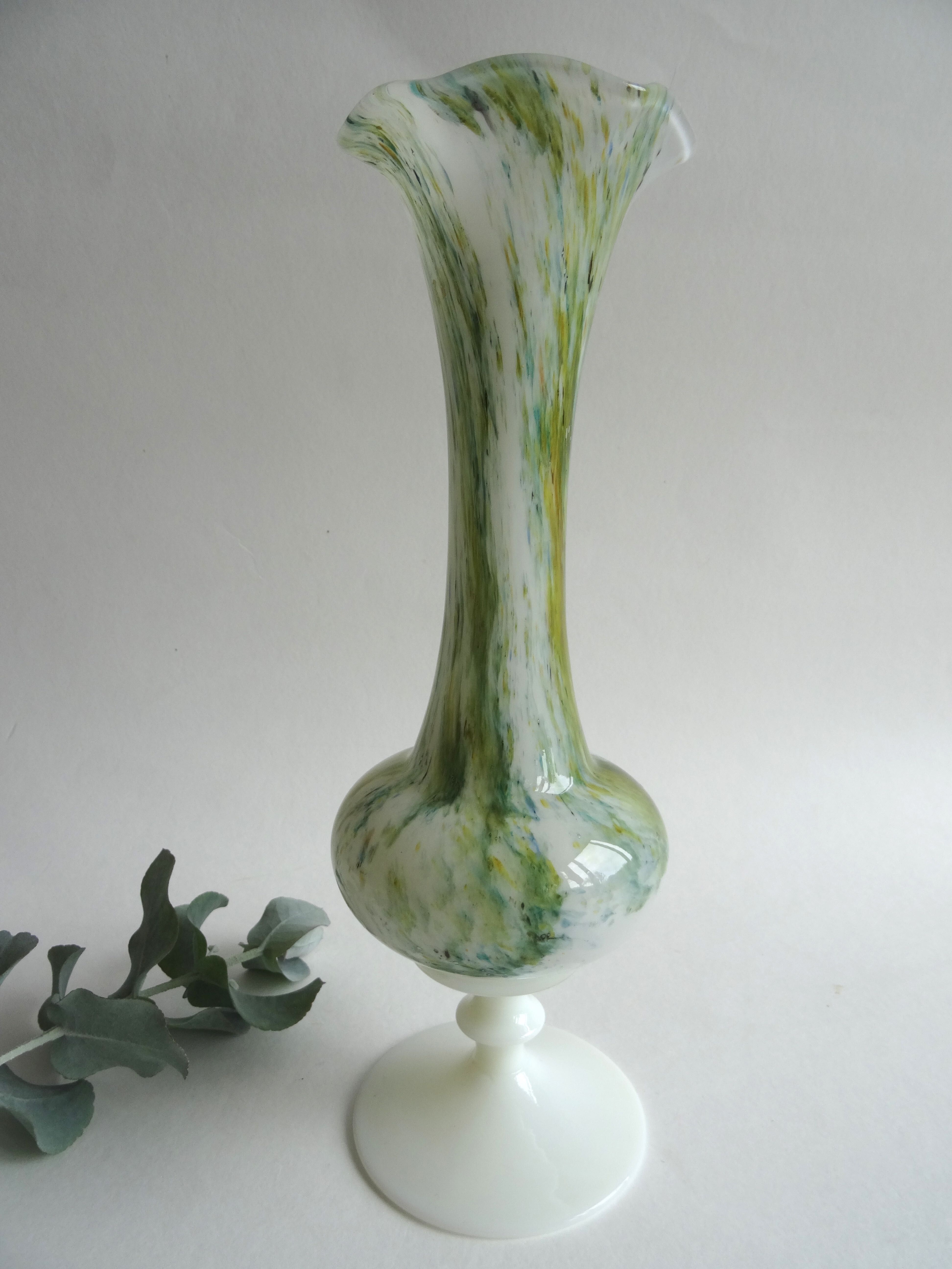 Vase en opaline vert et blanc