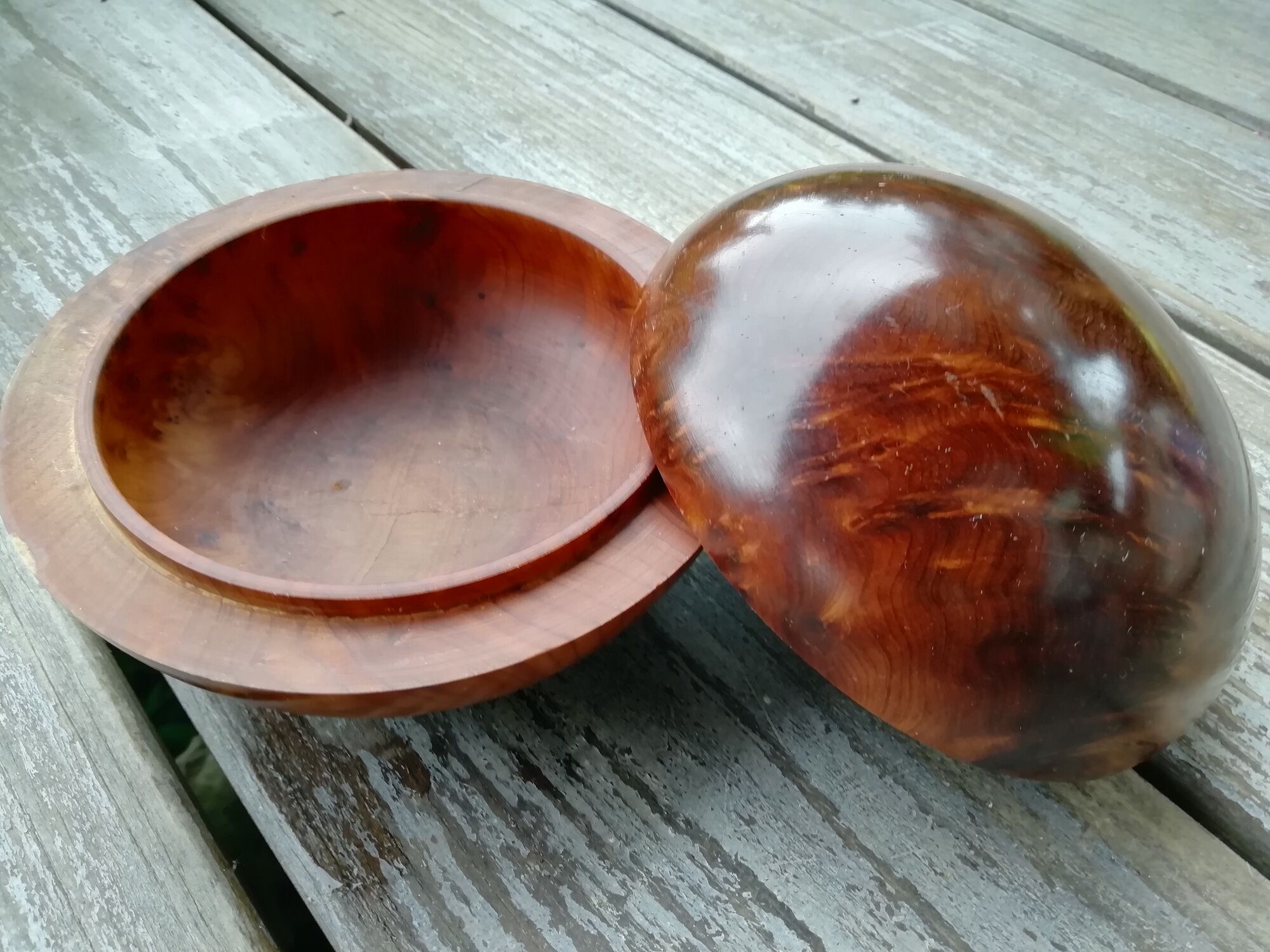 Lot d'objets en thuya