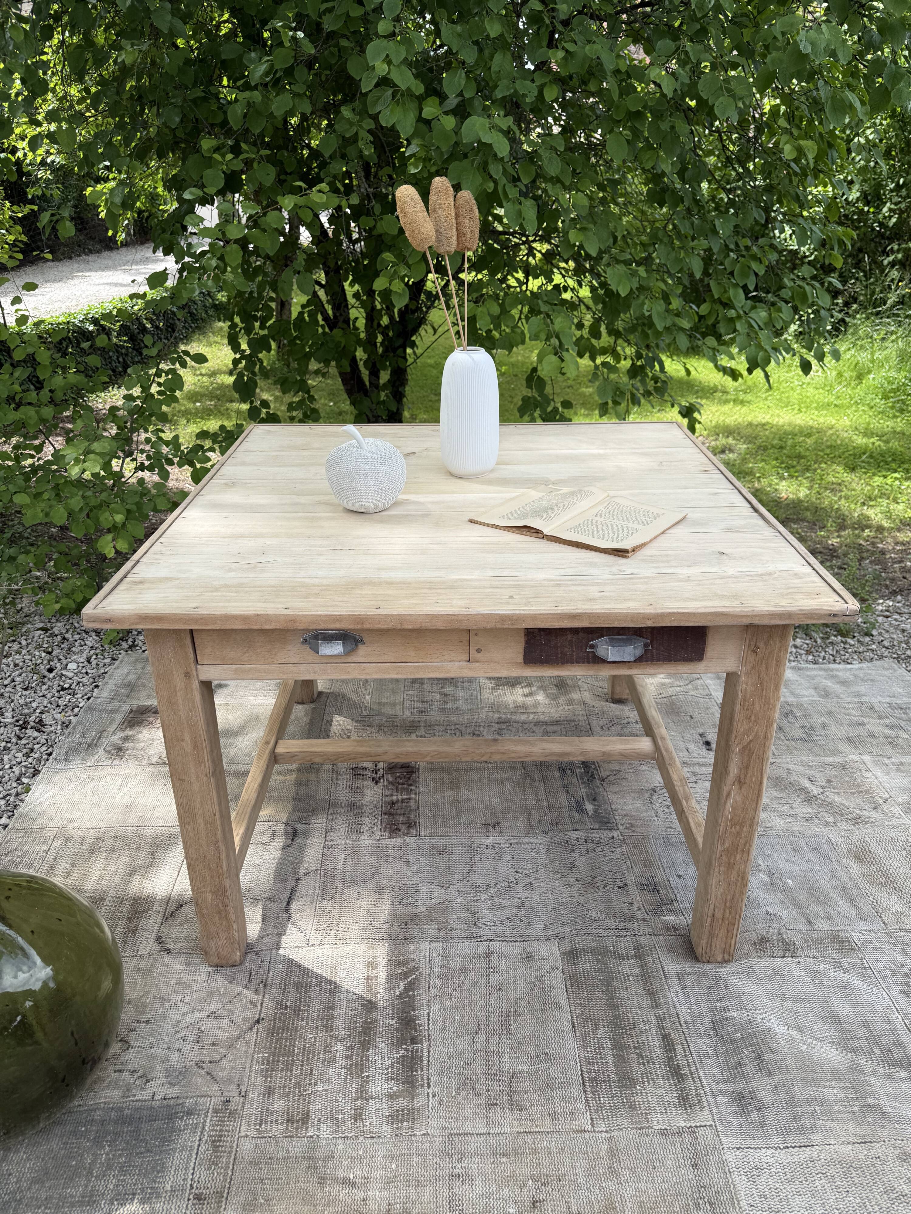 Table bois carré / Table à manger / table de boulanger