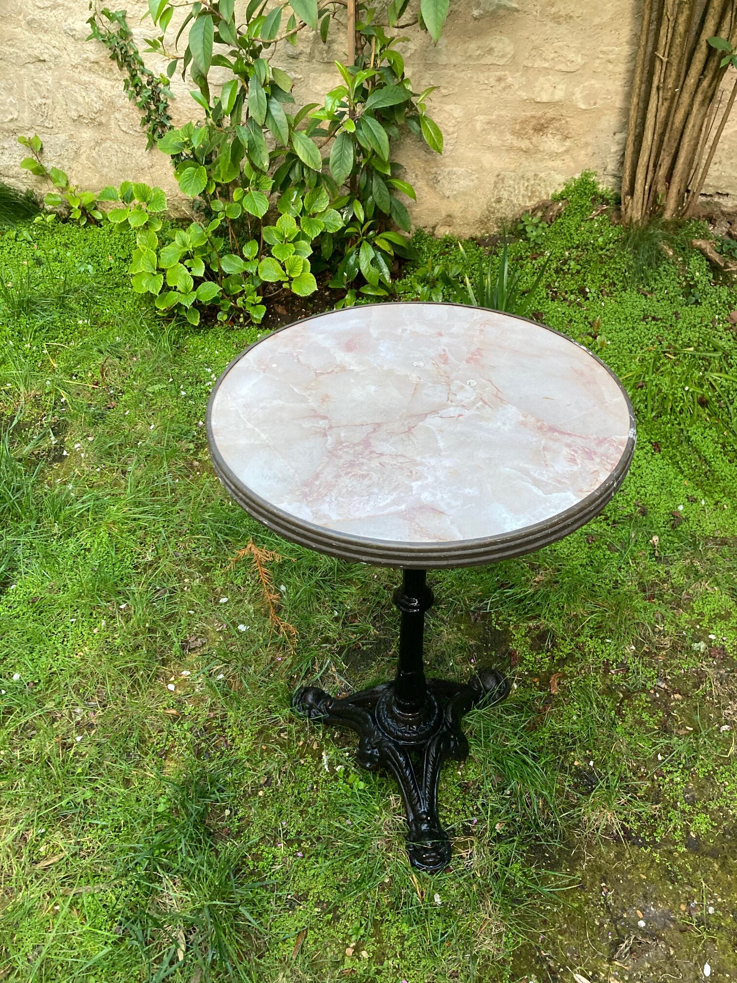 Pedestal table bistro