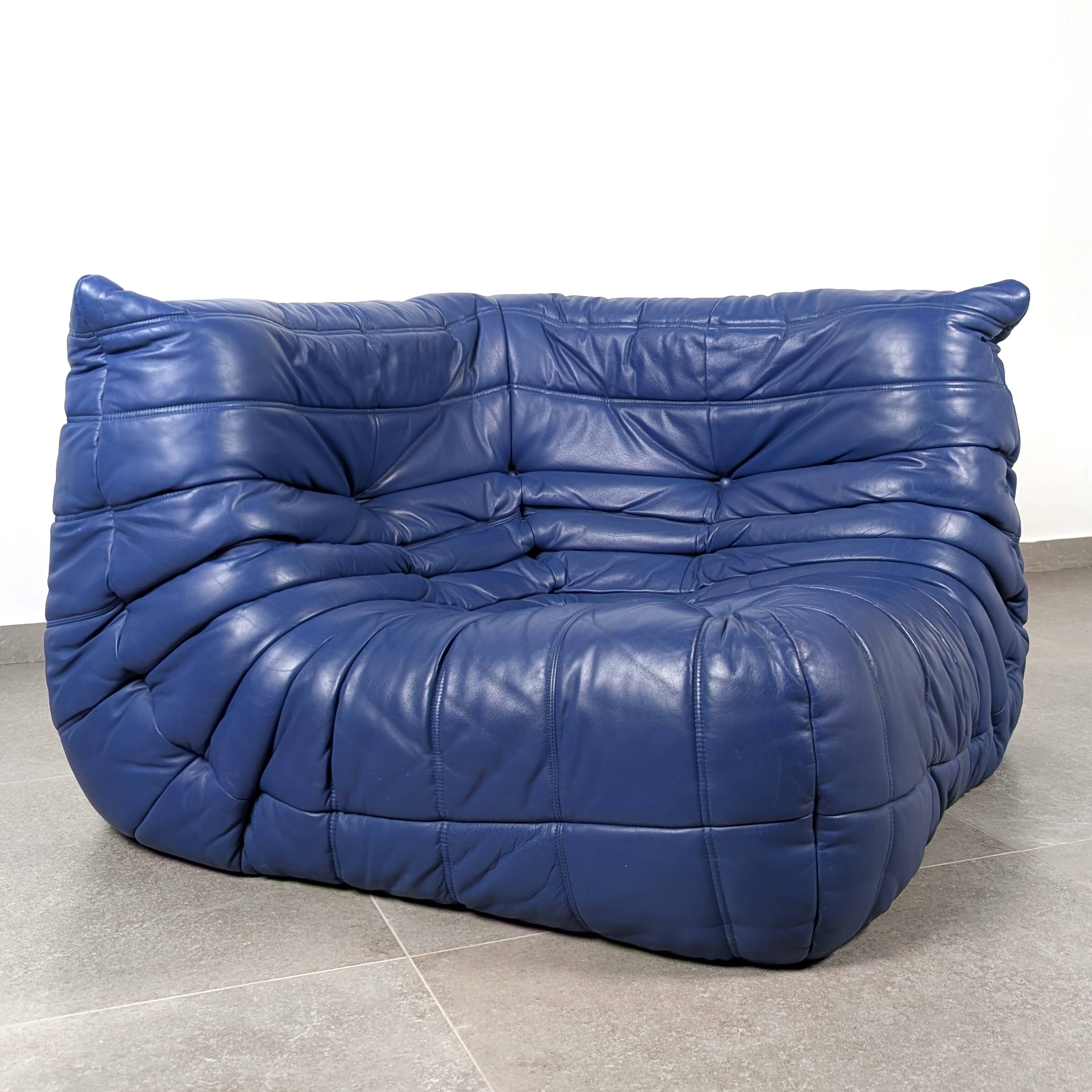 Canapé d'angle Michel Ducaroy Ligne Roset en cuir bleu Togo, France, années 1980