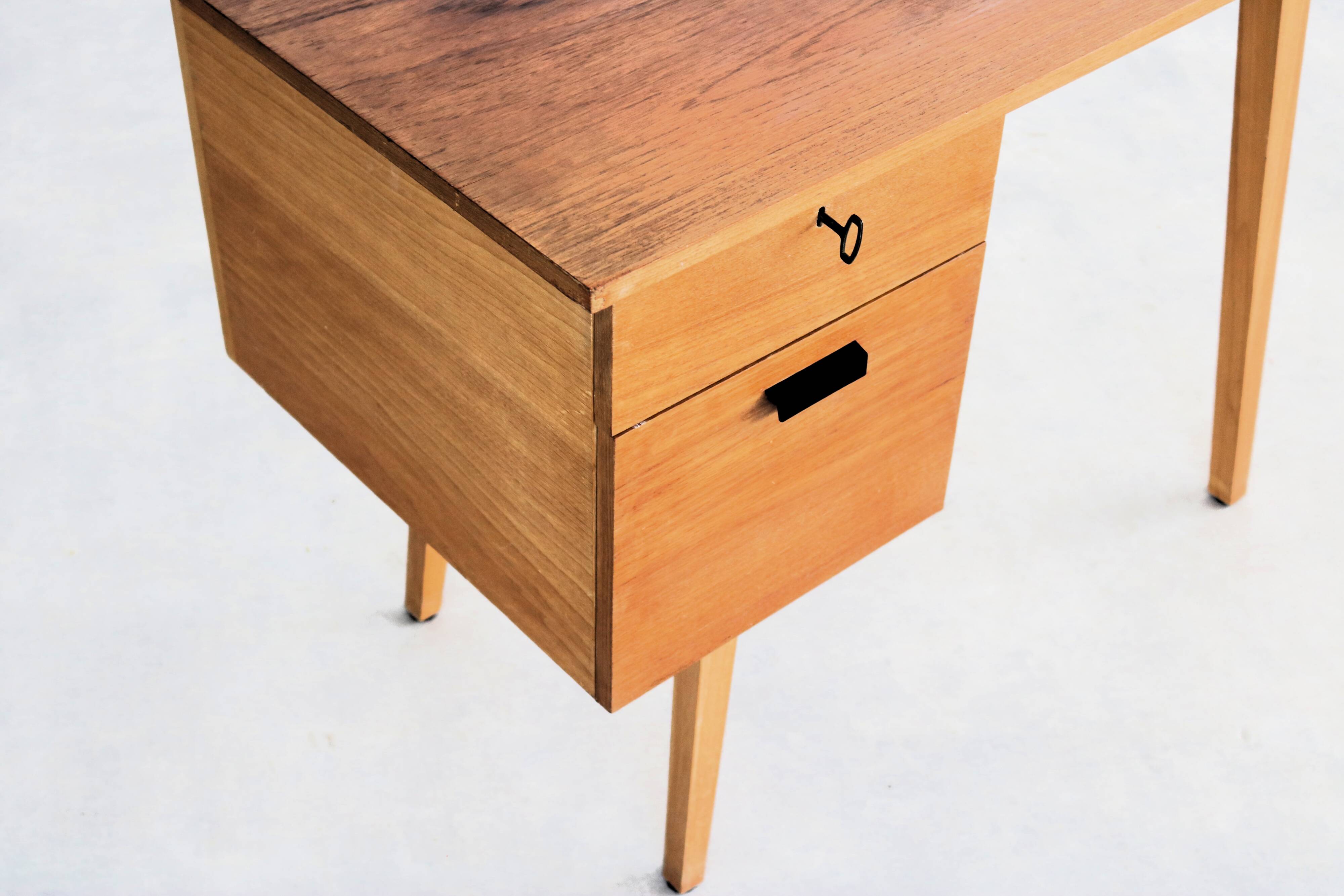 vintage desk | desk | teak | 1960s  period | 1960s