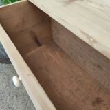 Shallow chest of drawers