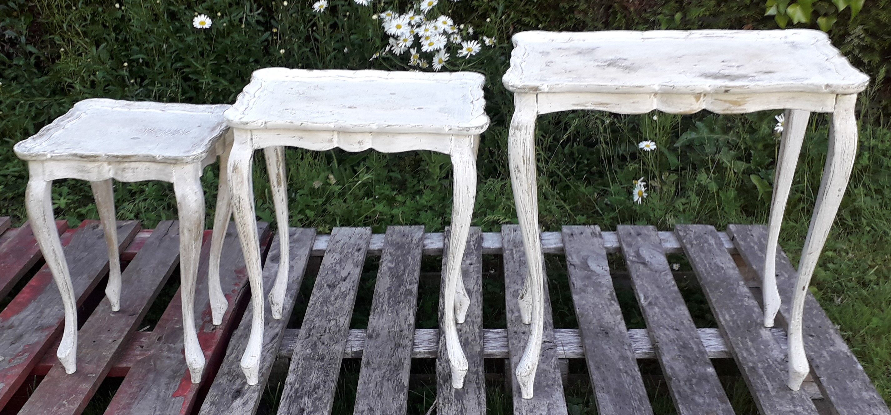 Pull out tables florentine style