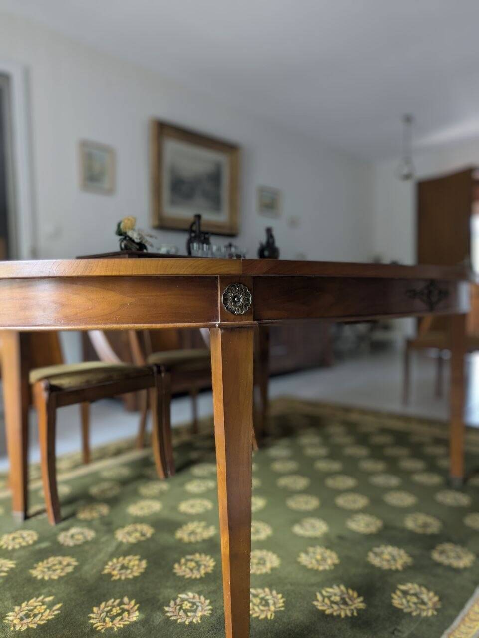 Oval dining table
