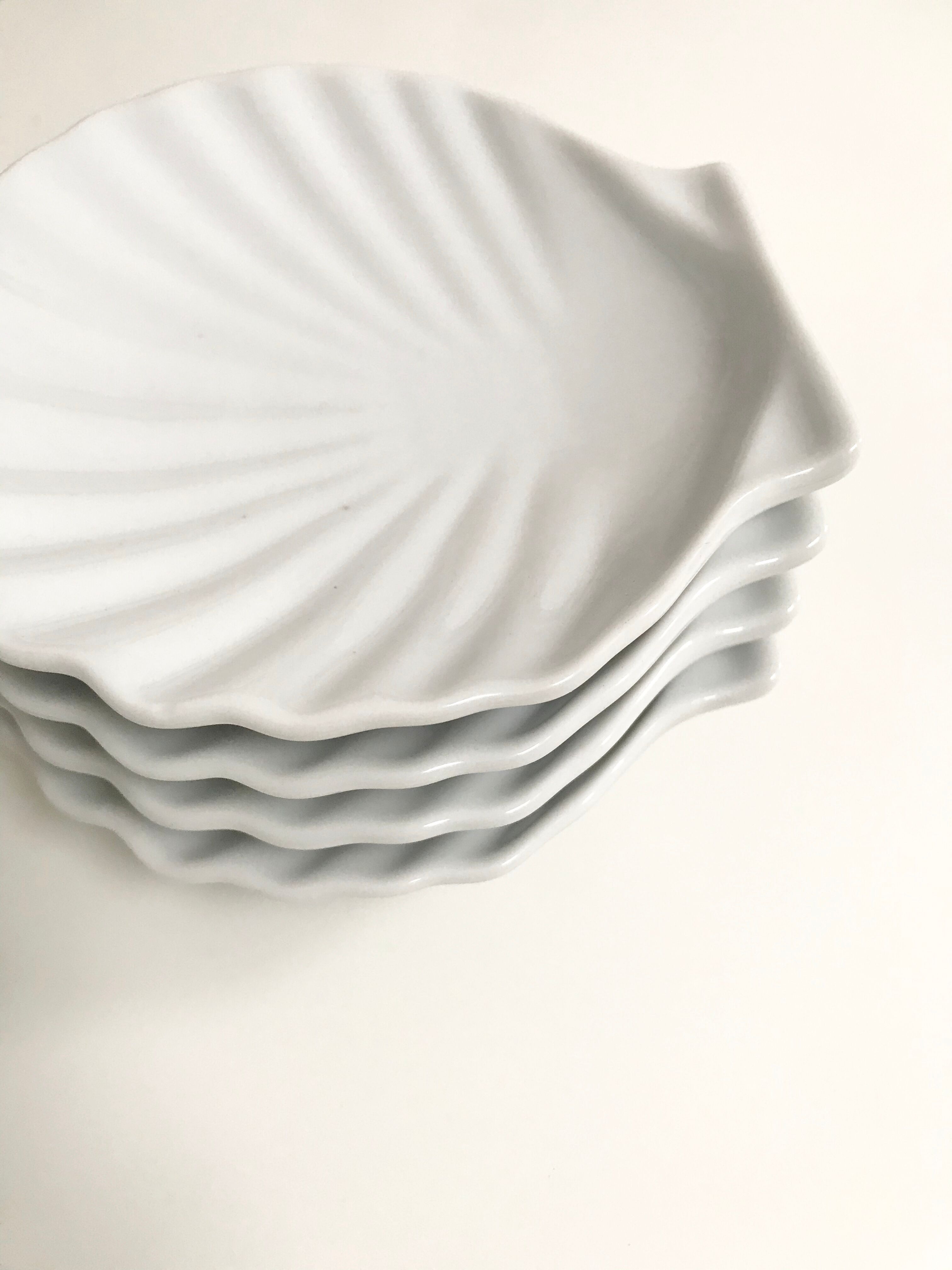 Set of 4 porcelain shells cups