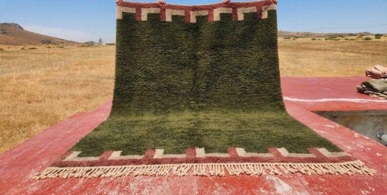 Moroccan Berber rug in khaki green and ecru 300x200 cm – handmade
