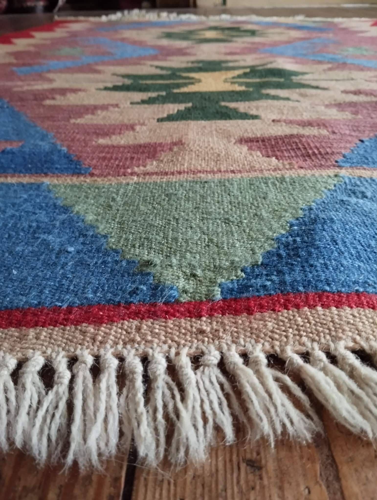 Handmade Persian Qashqai rug 165x115cm