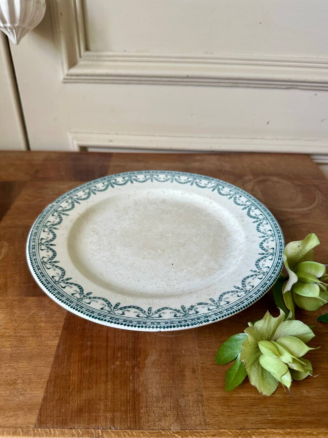 Small round dish on foot