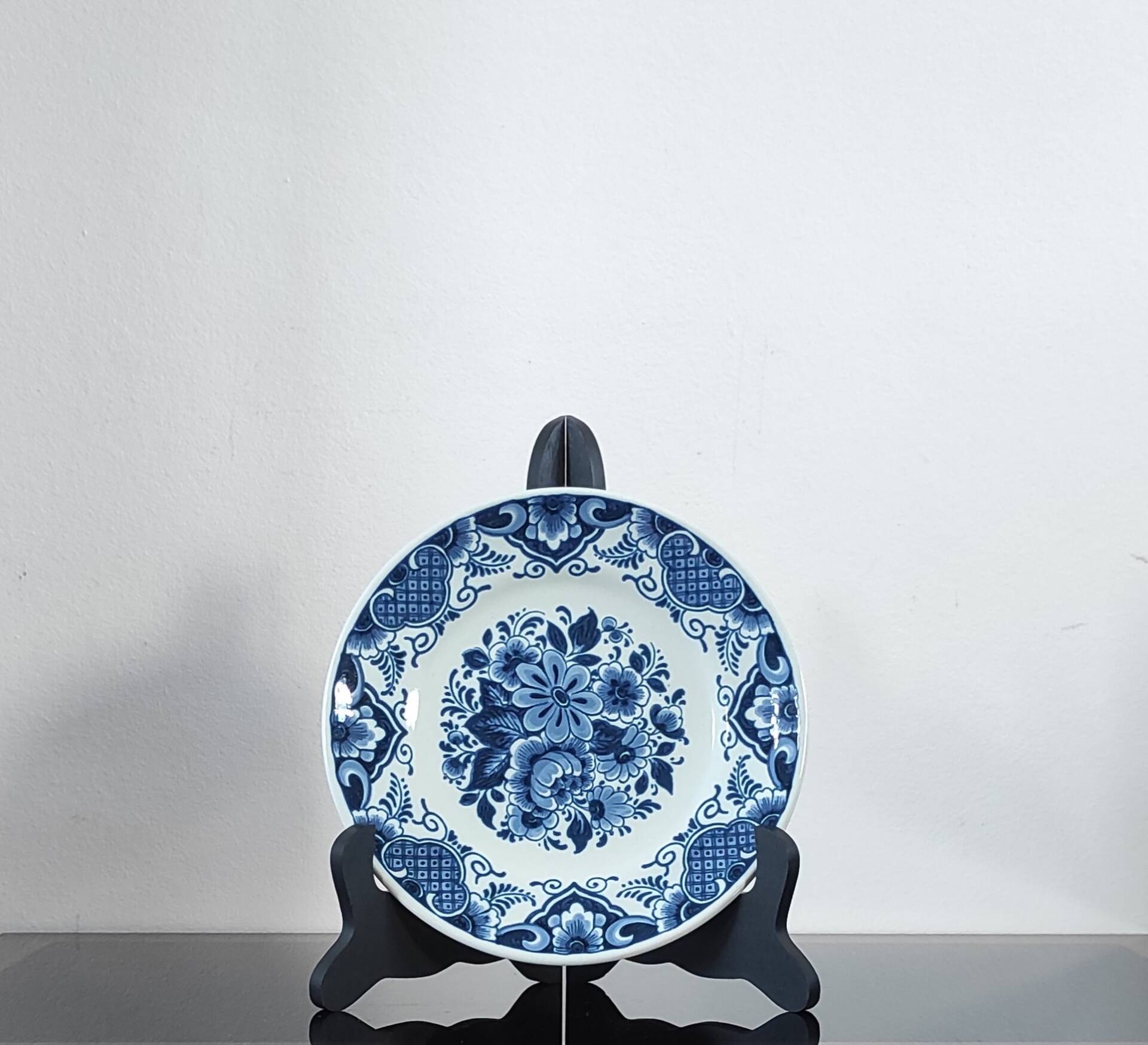 Vintage plate made of hand-painted earthenware.