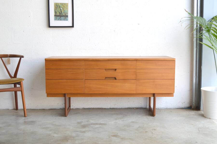 Minimalist sideboard by Uniflex 152 cm