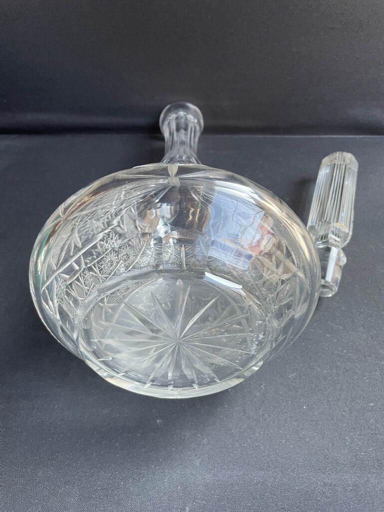 Carafe en cristal soufflé et taillé