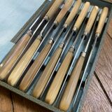 Set de 12 couteaux manche en corne