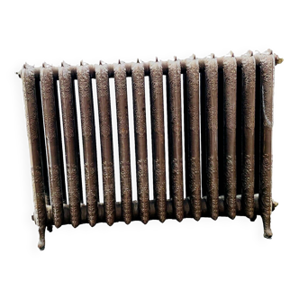 Old radiator with flowered blades in cast iron 20th century