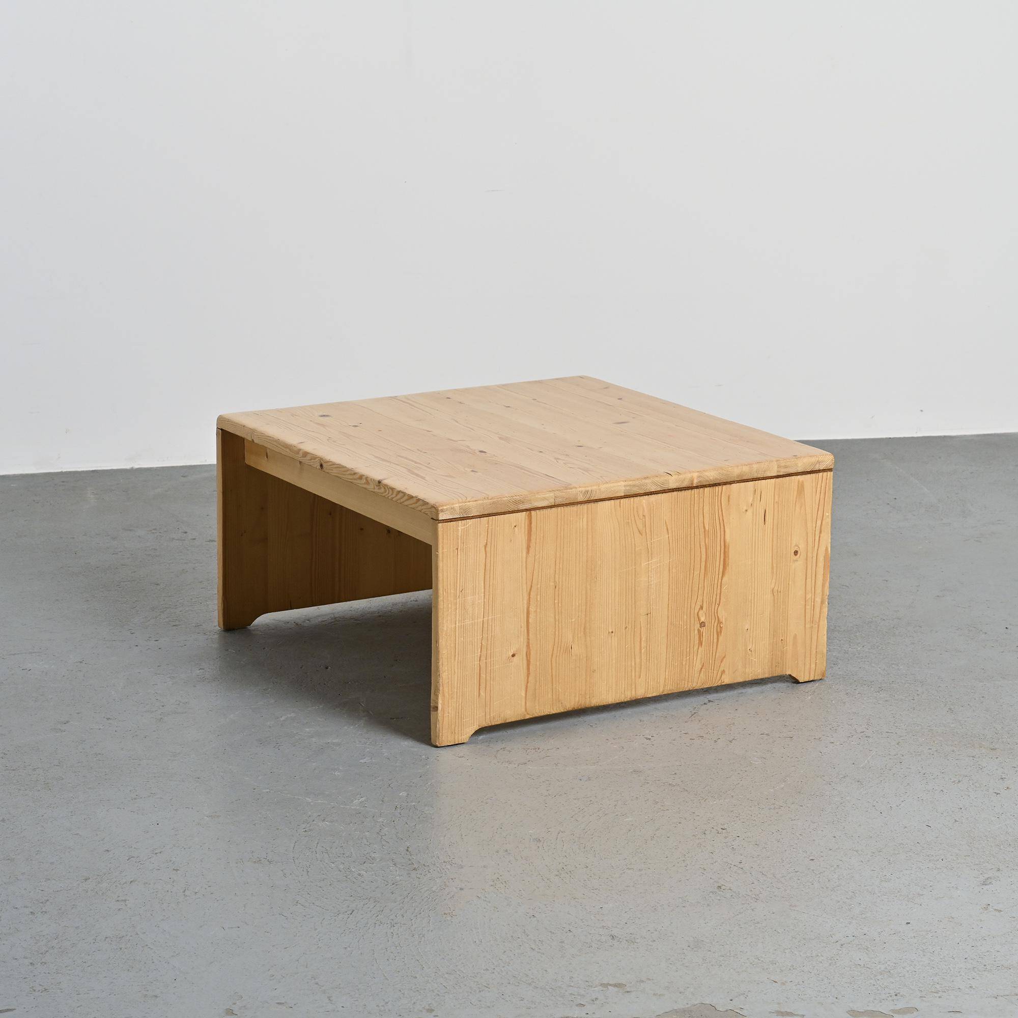 Solid pine coffee table, Les Arcs 1800.