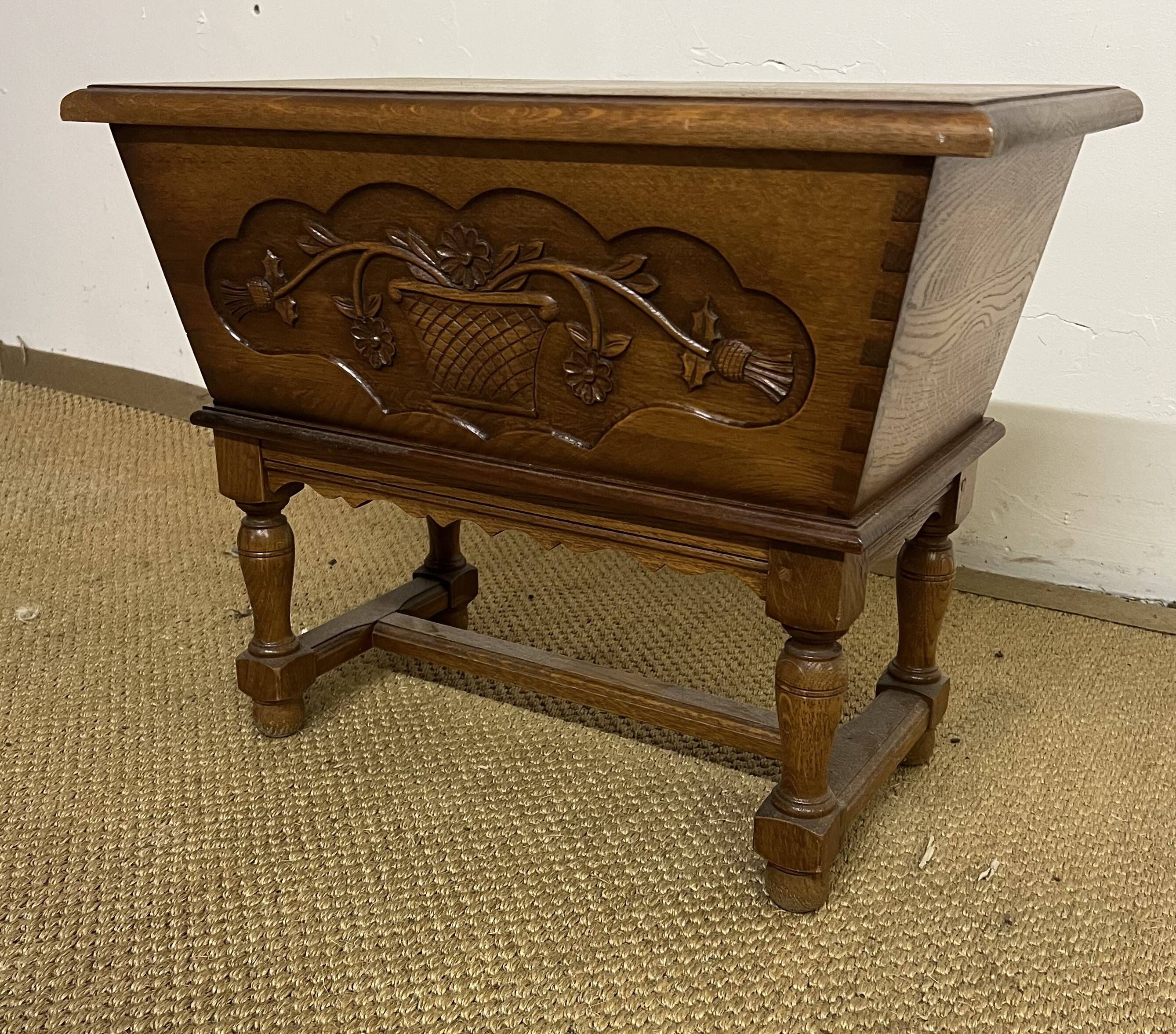 Small Chest / Old Vintage Worker