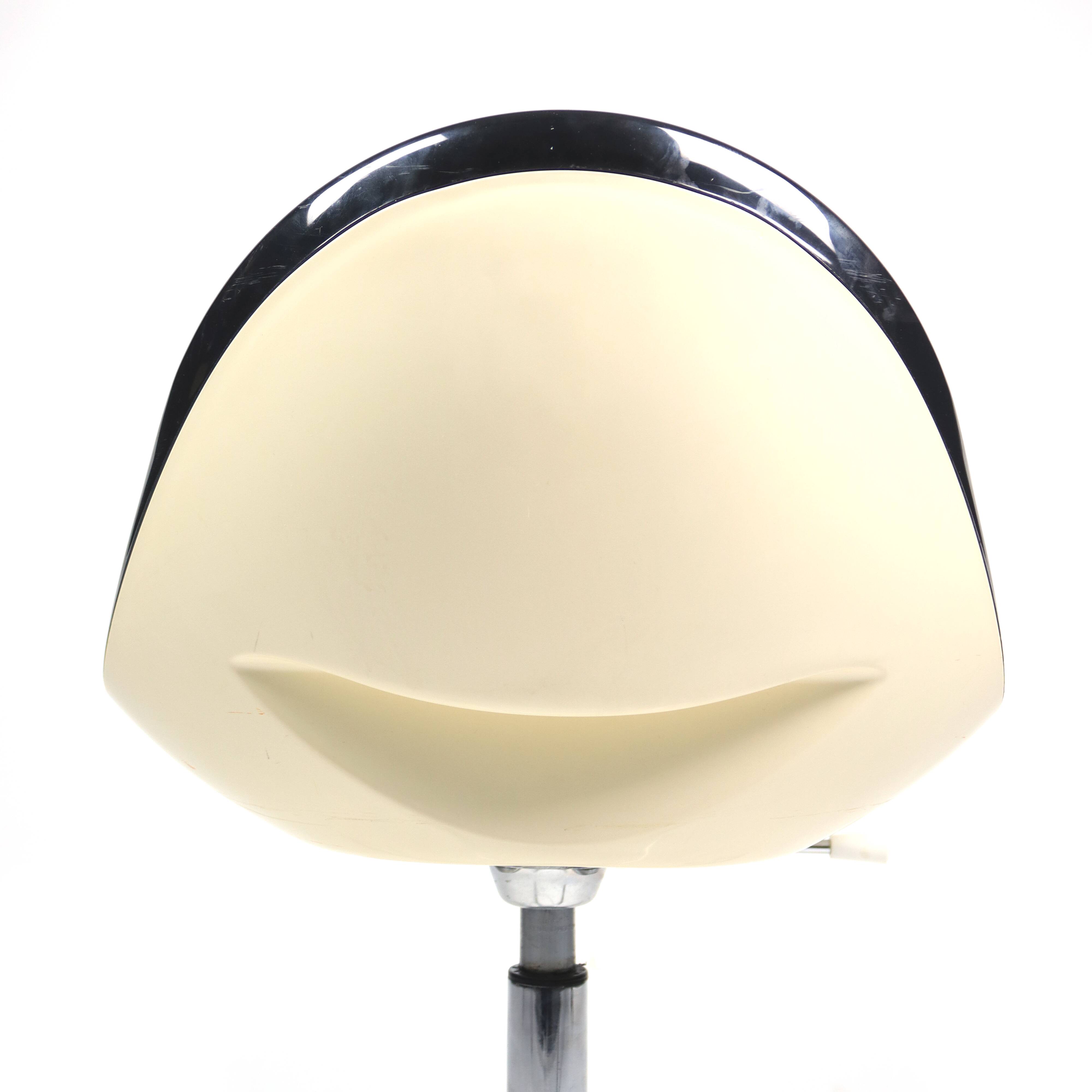 Chaise pivotante à roulettes Armet Greta, 1970