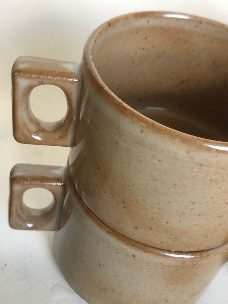 Set of 6 cups and saucers in res due