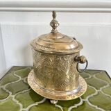 Boîte ou coffret ancien en laiton gravé