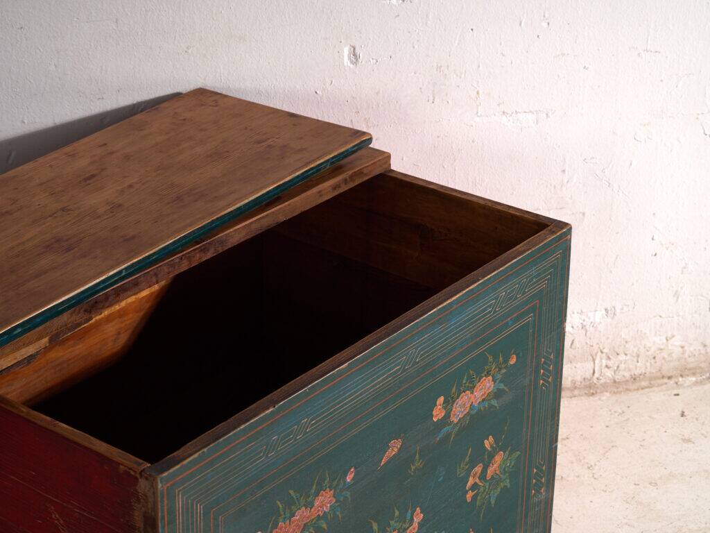 Antique Chinese chest in green lacquered elm – China, circa 1900