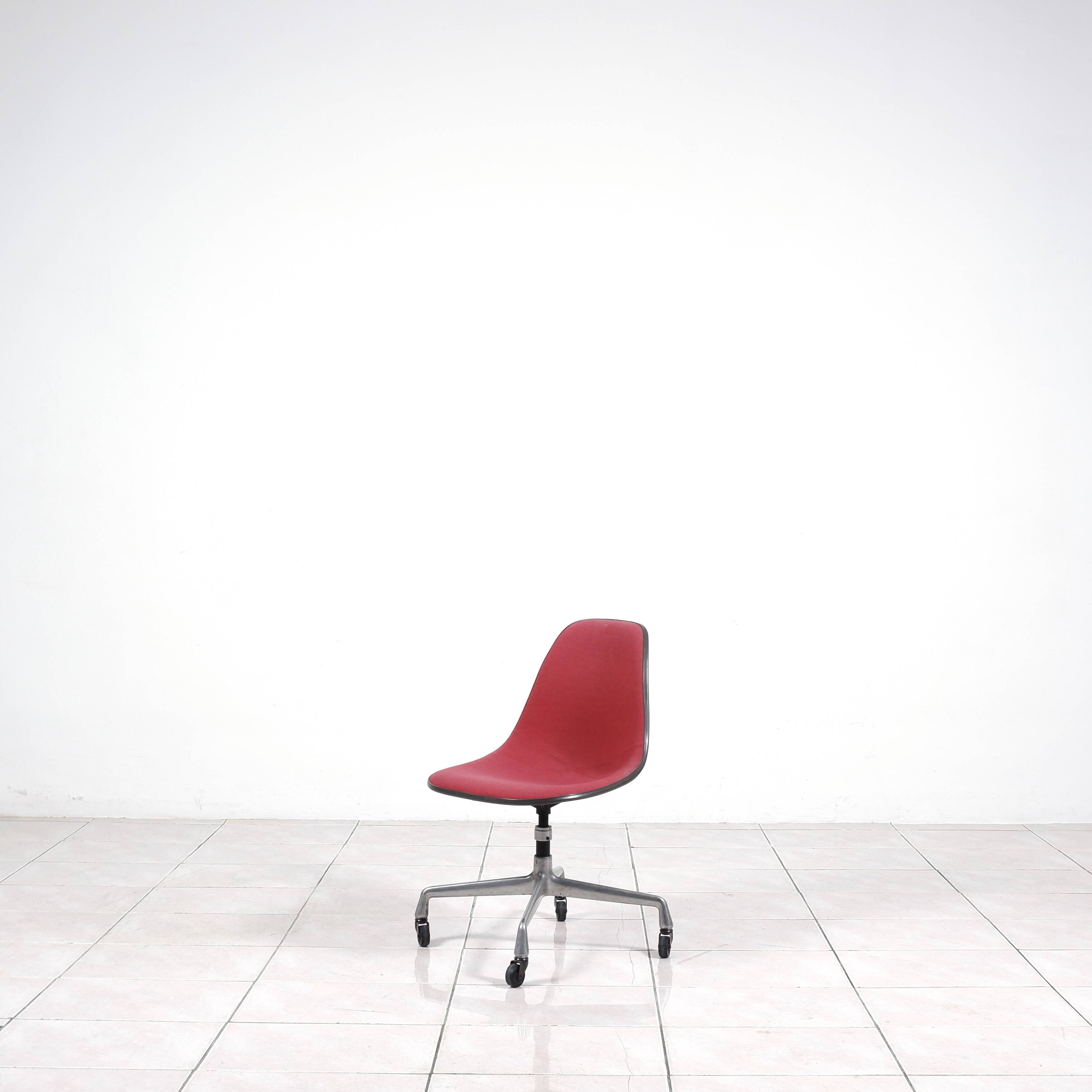Chaise pivotante PSCC Eames pour Herman Miller