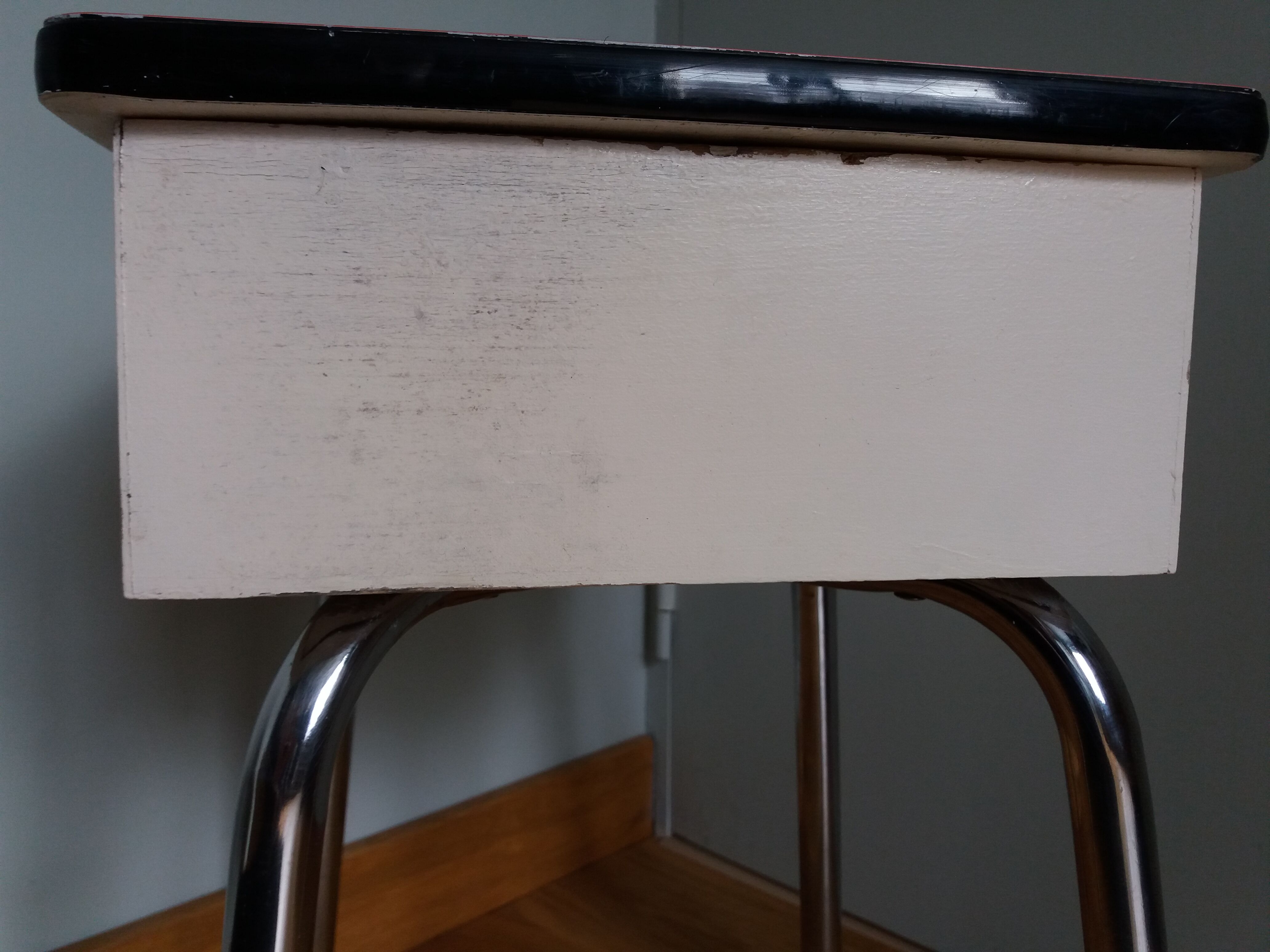 Stool shoeshine chest in formica and chromed metal