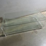Table basse en acrylique et verre