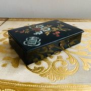 19th-century Chinese lacquer box, handmade motifs, coat of arms of PARIS